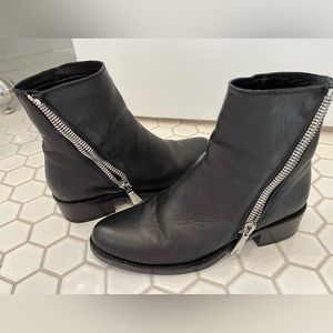 FRYE Demi Zip Bootie Size US 9